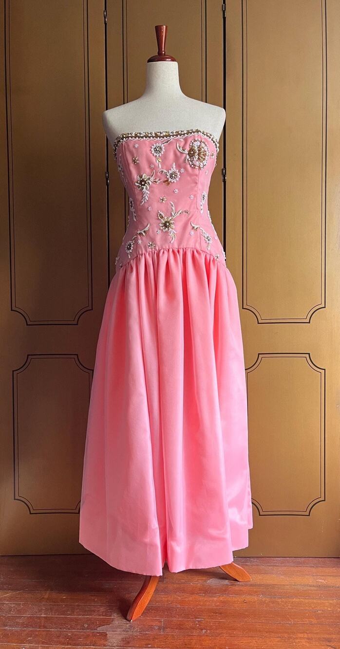 Rare Victor Costa strapless gown in pink with embroideries, size 8